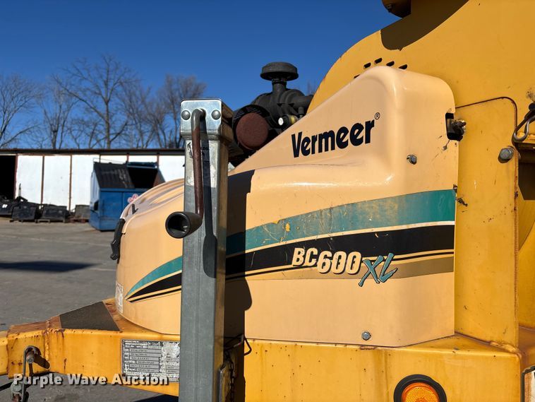image for item FB3476 2006 Vermeer BC600xl wood chipper