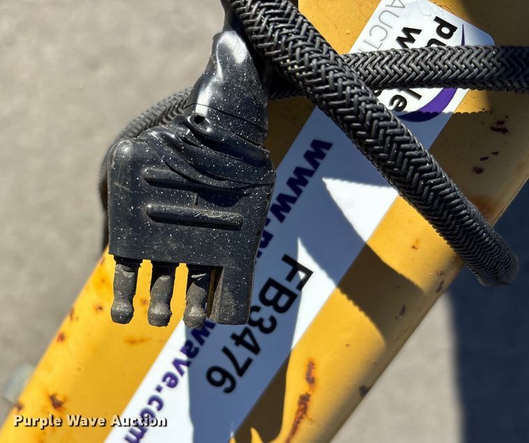 image for item FB3476 2006 Vermeer BC600xl wood chipper