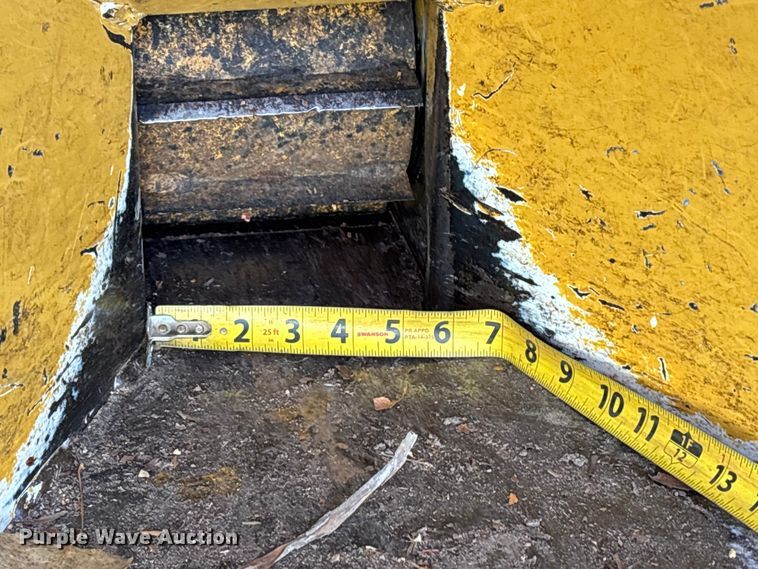 image for item FB3476 2006 Vermeer BC600xl wood chipper