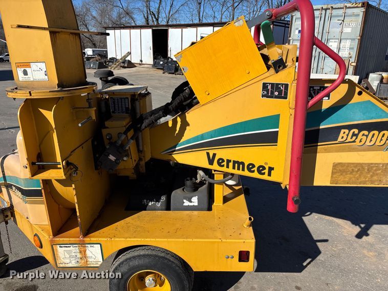 image for item FB3476 2006 Vermeer BC600xl wood chipper