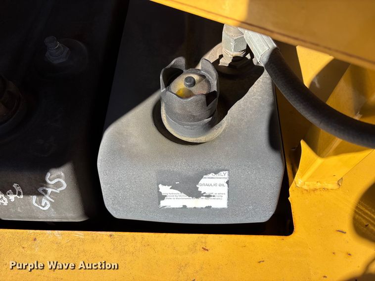 image for item FB3476 2006 Vermeer BC600xl wood chipper