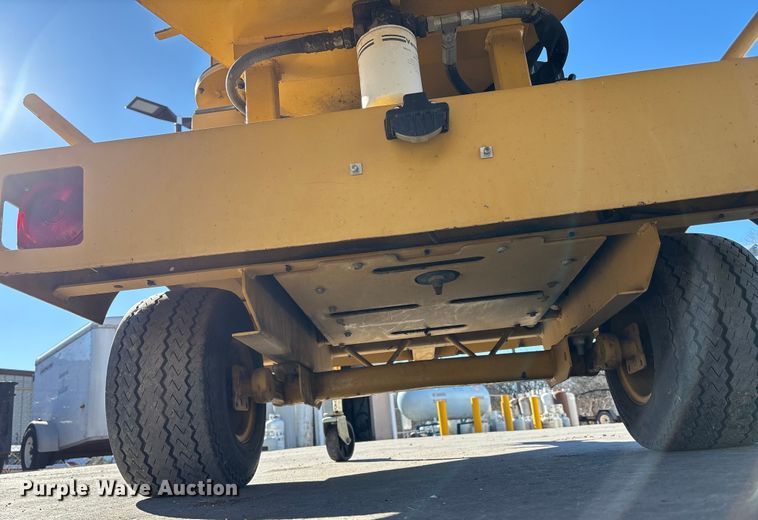 image for item FB3476 2006 Vermeer BC600xl wood chipper