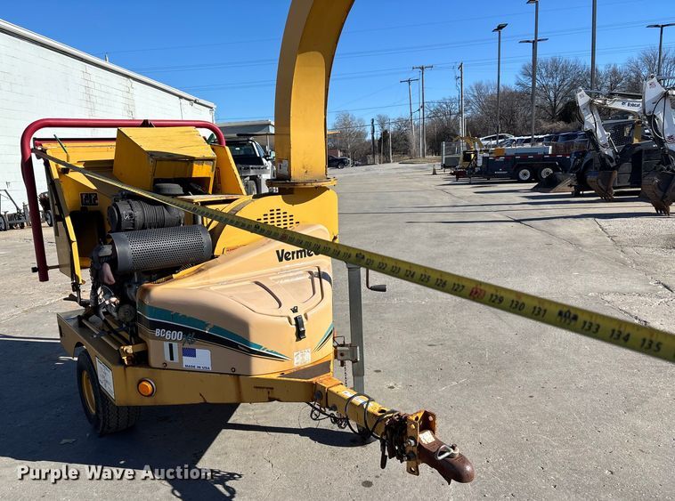 image for item FB3476 2006 Vermeer BC600xl wood chipper
