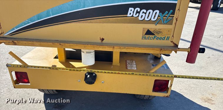 image for item FB3476 2006 Vermeer BC600xl wood chipper