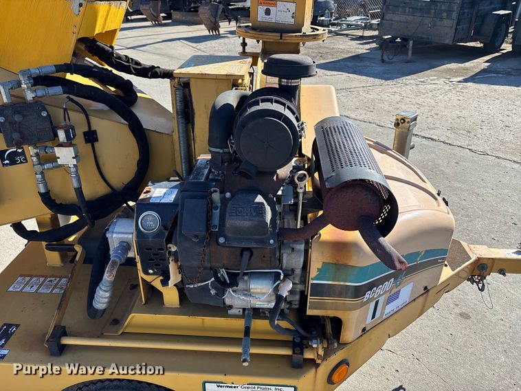 image for item FB3476 2006 Vermeer BC600xl wood chipper