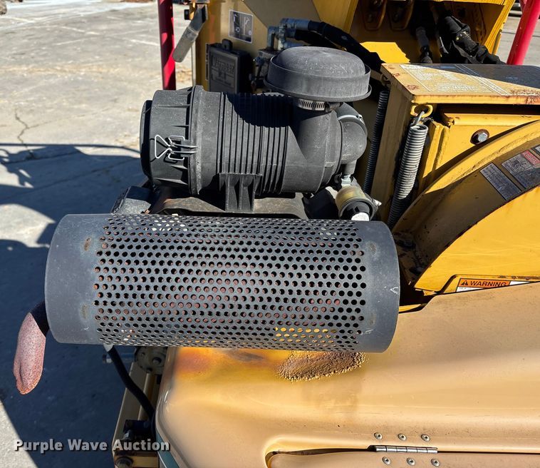 image for item FB3476 2006 Vermeer BC600xl wood chipper