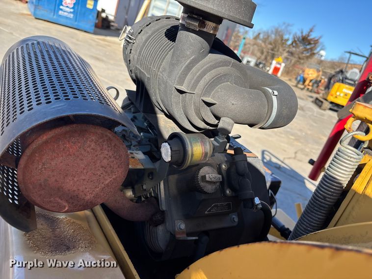 image for item FB3476 2006 Vermeer BC600xl wood chipper