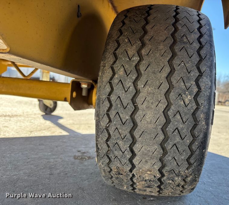 image for item FB3476 2006 Vermeer BC600xl wood chipper