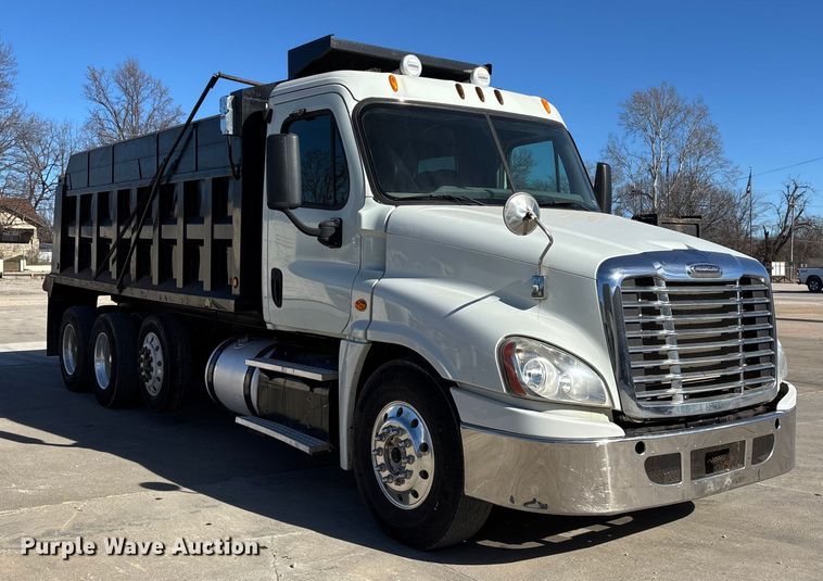 image for item FG0017 2013 Freightliner Cascadia dump truck