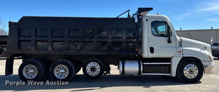 image for item FG0017 2013 Freightliner Cascadia dump truck