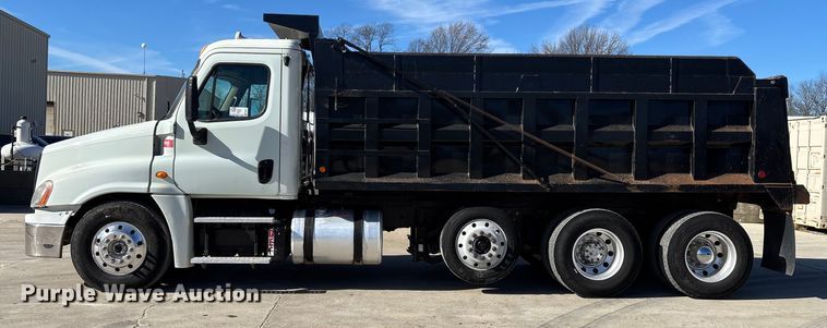 image for item FG0017 2013 Freightliner Cascadia dump truck