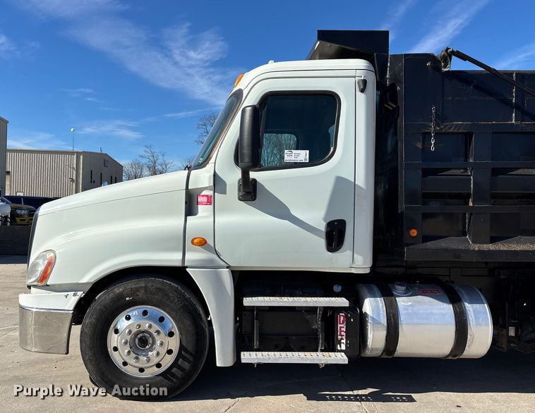 image for item FG0017 2013 Freightliner Cascadia dump truck