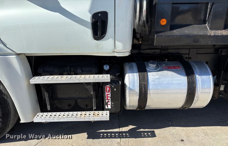 image for item FG0017 2013 Freightliner Cascadia dump truck