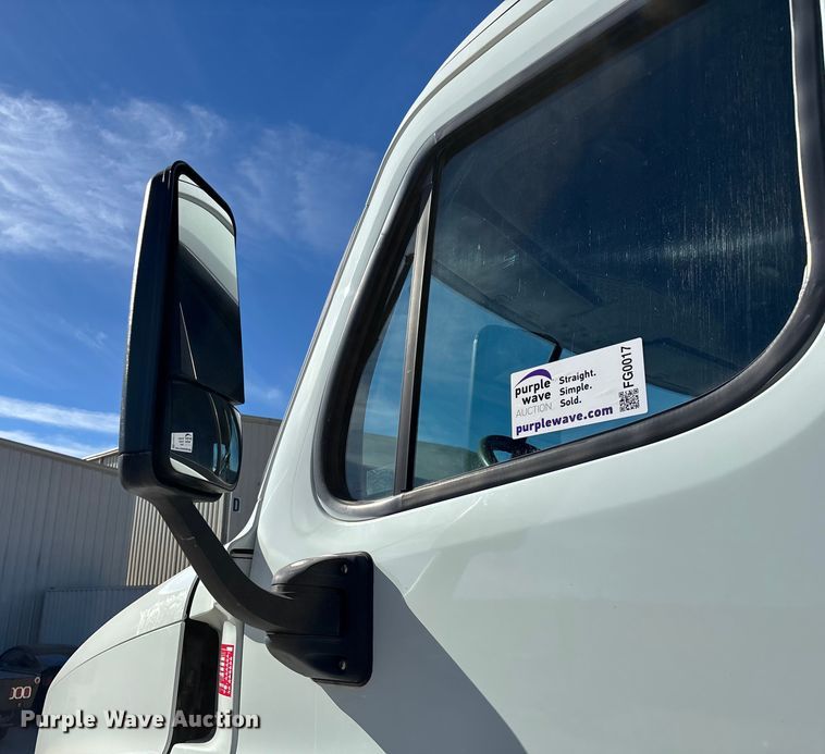 image for item FG0017 2013 Freightliner Cascadia dump truck