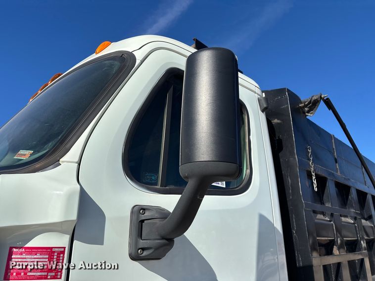 image for item FG0017 2013 Freightliner Cascadia dump truck