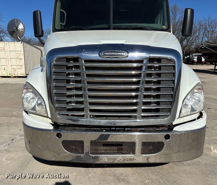 image for item FG0017 2013 Freightliner Cascadia dump truck