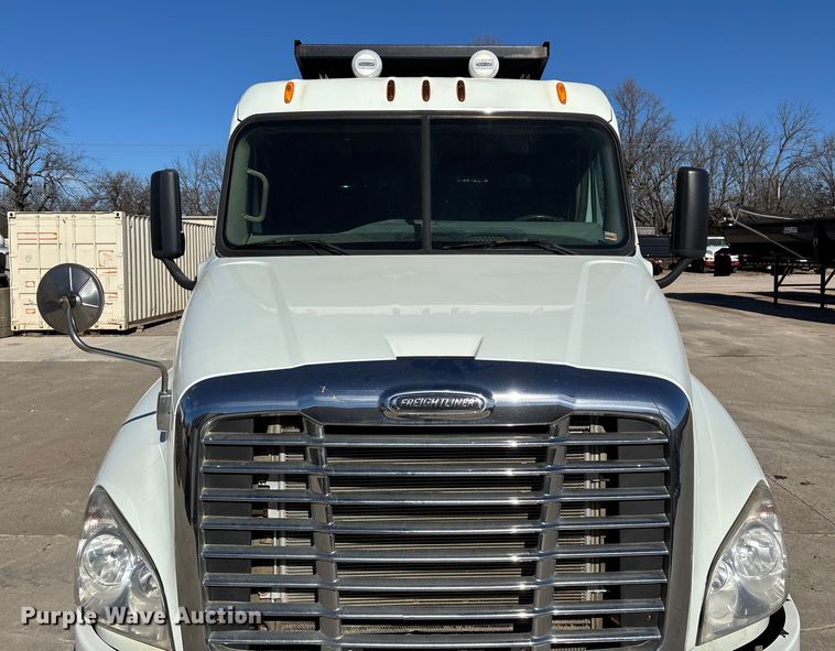 image for item FG0017 2013 Freightliner Cascadia dump truck