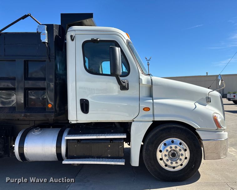 image for item FG0017 2013 Freightliner Cascadia dump truck