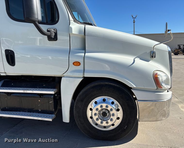 image for item FG0017 2013 Freightliner Cascadia dump truck