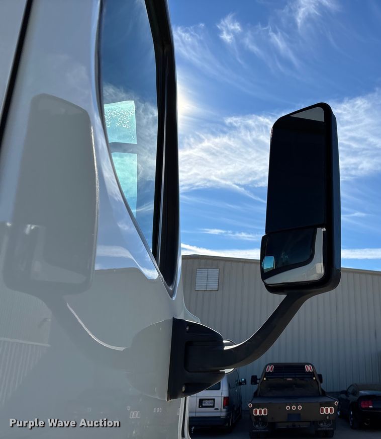 image for item FG0017 2013 Freightliner Cascadia dump truck