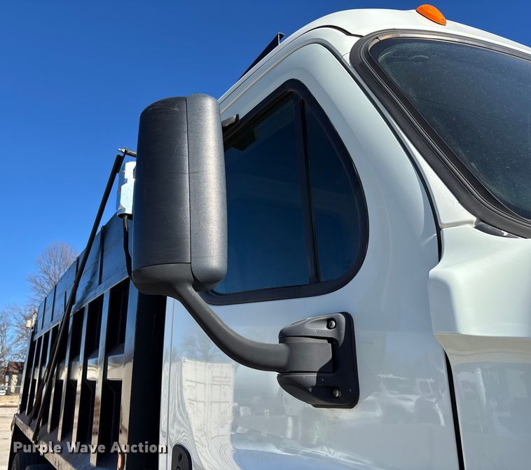 image for item FG0017 2013 Freightliner Cascadia dump truck