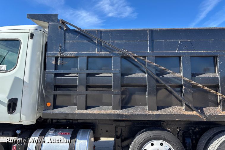 image for item FG0017 2013 Freightliner Cascadia dump truck