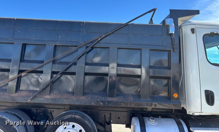 image for item FG0017 2013 Freightliner Cascadia dump truck