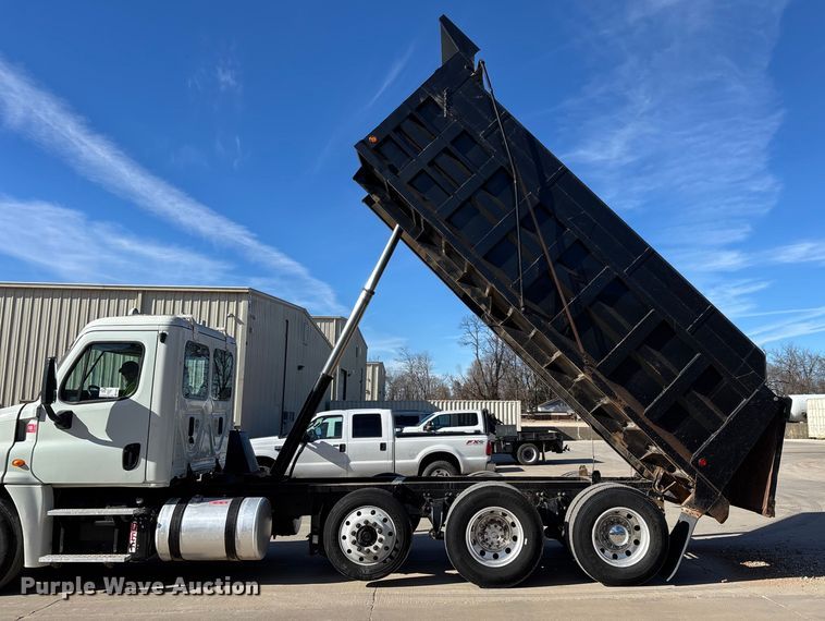 image for item FG0017 2013 Freightliner Cascadia dump truck