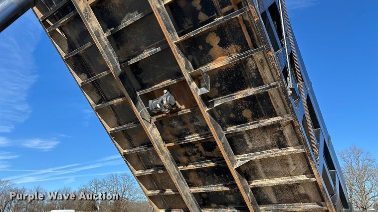 image for item FG0017 2013 Freightliner Cascadia dump truck