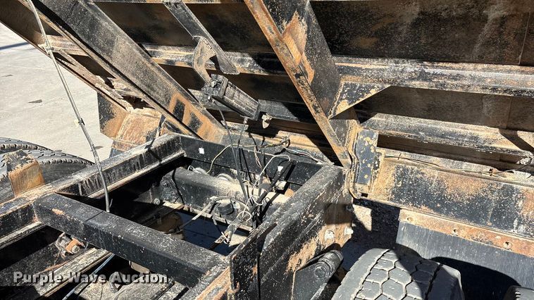 image for item FG0017 2013 Freightliner Cascadia dump truck