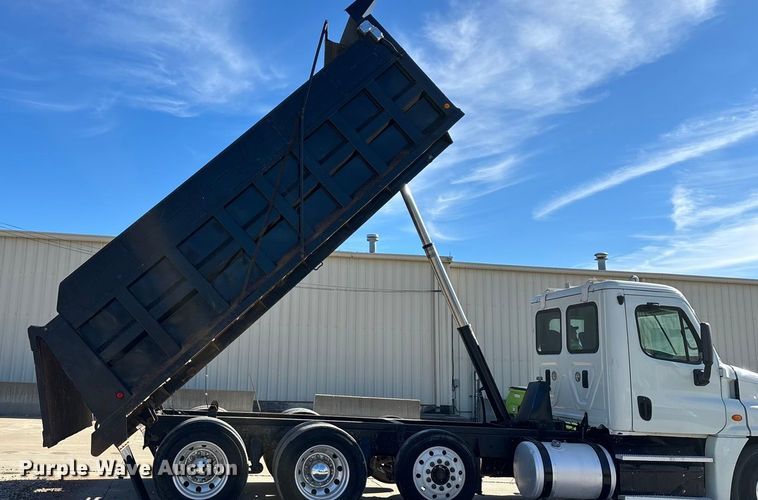 image for item FG0017 2013 Freightliner Cascadia dump truck
