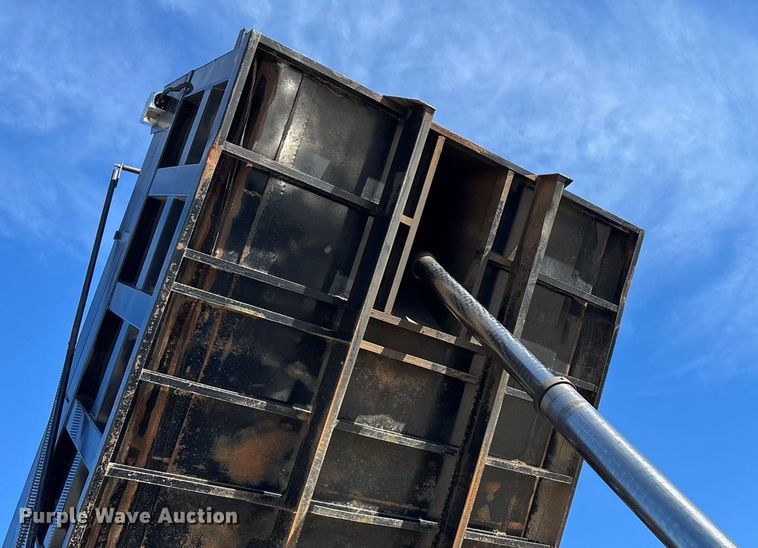 image for item FG0017 2013 Freightliner Cascadia dump truck