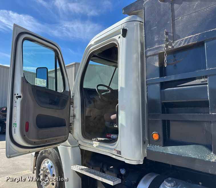 image for item FG0017 2013 Freightliner Cascadia dump truck