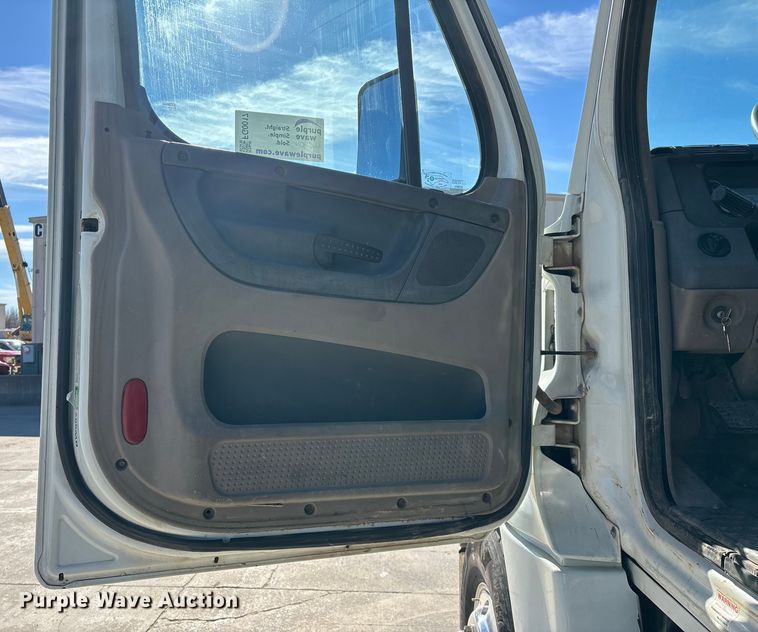 image for item FG0017 2013 Freightliner Cascadia dump truck