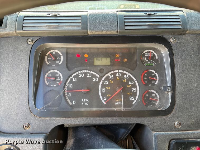 image for item FG0017 2013 Freightliner Cascadia dump truck