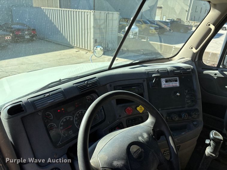 image for item FG0017 2013 Freightliner Cascadia dump truck