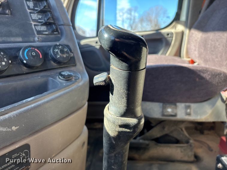 image for item FG0017 2013 Freightliner Cascadia dump truck