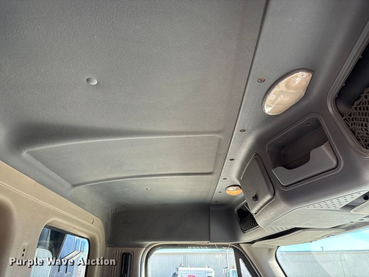 image for item FG0017 2013 Freightliner Cascadia dump truck