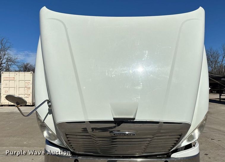 image for item FG0017 2013 Freightliner Cascadia dump truck