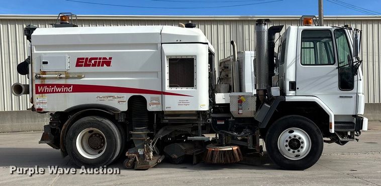 image for item FG0018 2007 Sterling SC8000 street sweeper truck