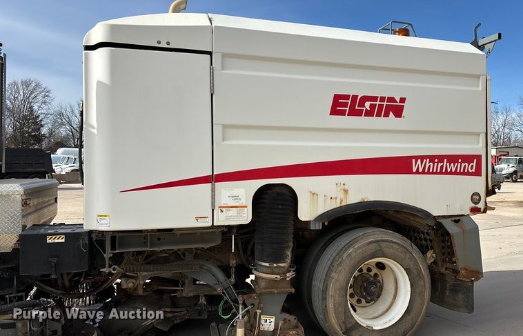 image for item FG0018 2007 Sterling SC8000 street sweeper truck