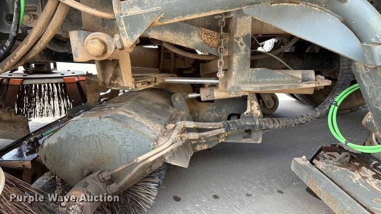 image for item FG0018 2007 Sterling SC8000 street sweeper truck