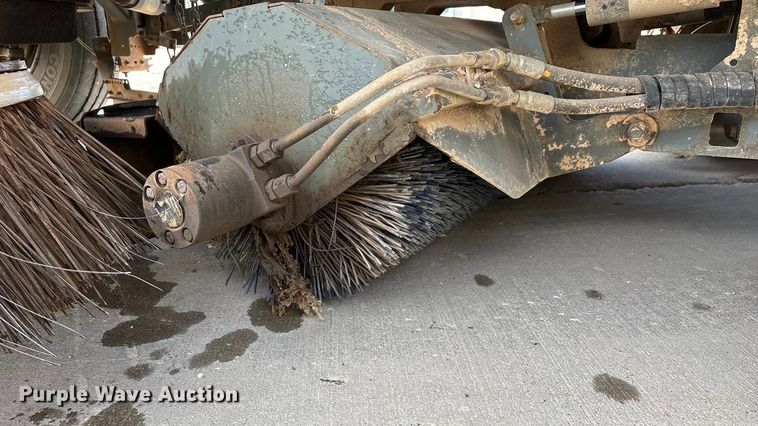 image for item FG0018 2007 Sterling SC8000 street sweeper truck