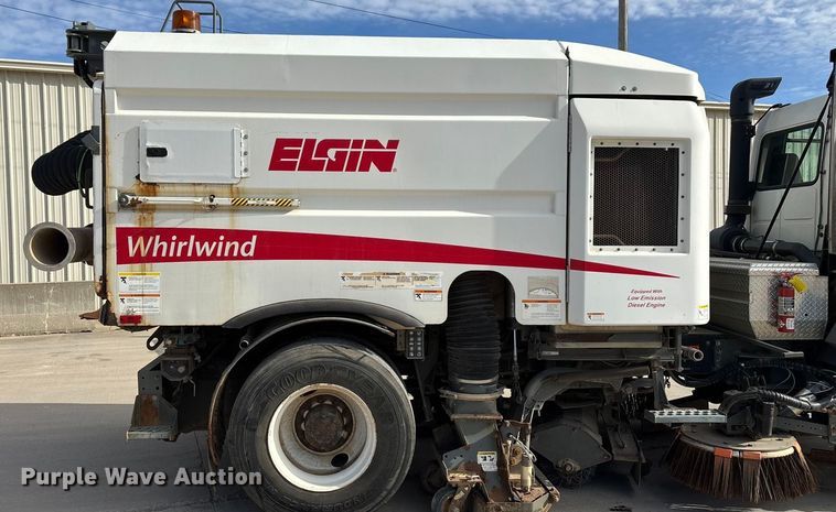 image for item FG0018 2007 Sterling SC8000 street sweeper truck