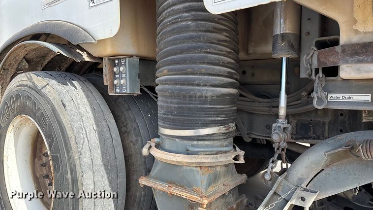 image for item FG0018 2007 Sterling SC8000 street sweeper truck