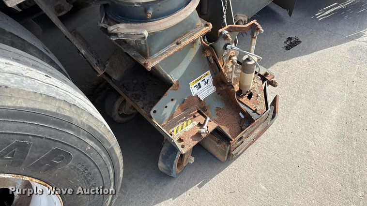 image for item FG0018 2007 Sterling SC8000 street sweeper truck