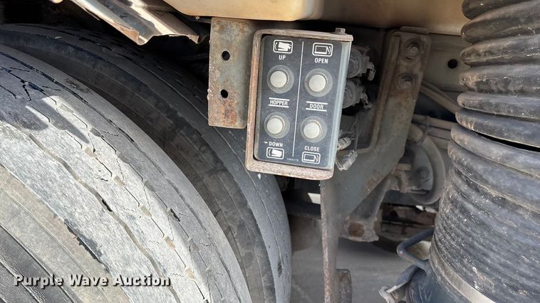 image for item FG0018 2007 Sterling SC8000 street sweeper truck