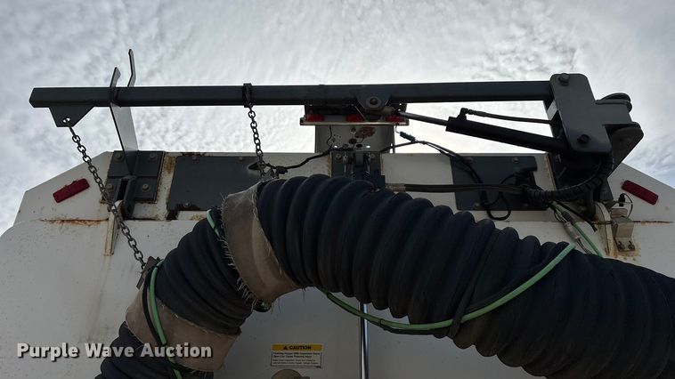 image for item FG0018 2007 Sterling SC8000 street sweeper truck