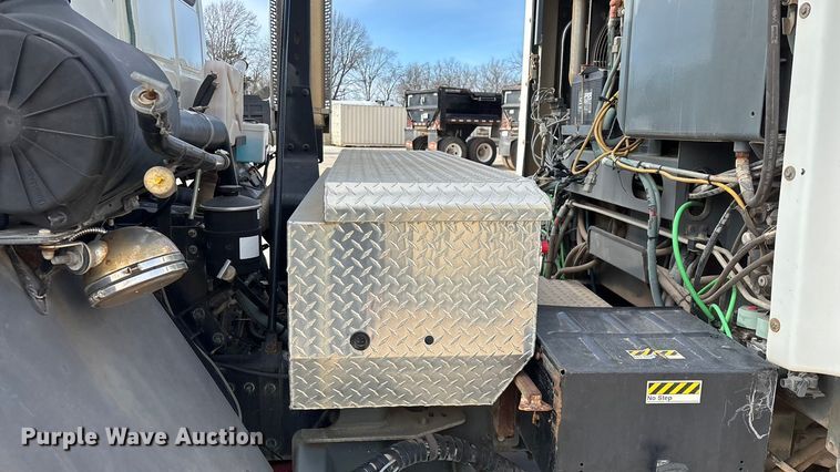 image for item FG0018 2007 Sterling SC8000 street sweeper truck