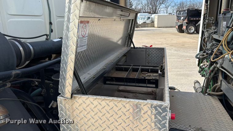 image for item FG0018 2007 Sterling SC8000 street sweeper truck